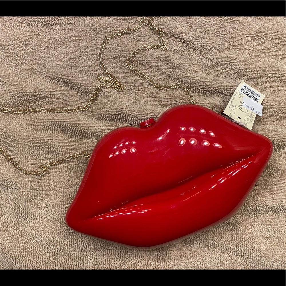 LIPS RED 👄 CROSSBODY